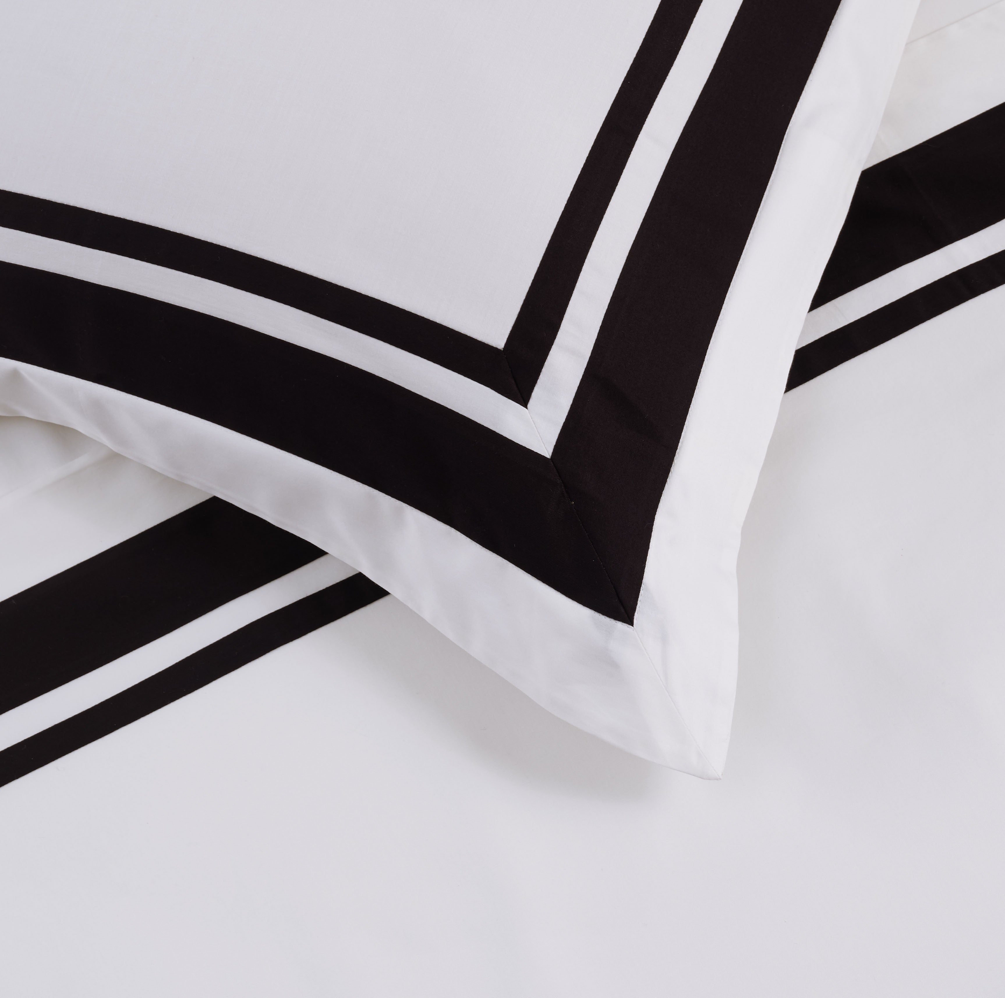 Safiye Duvet Cover Set - Black